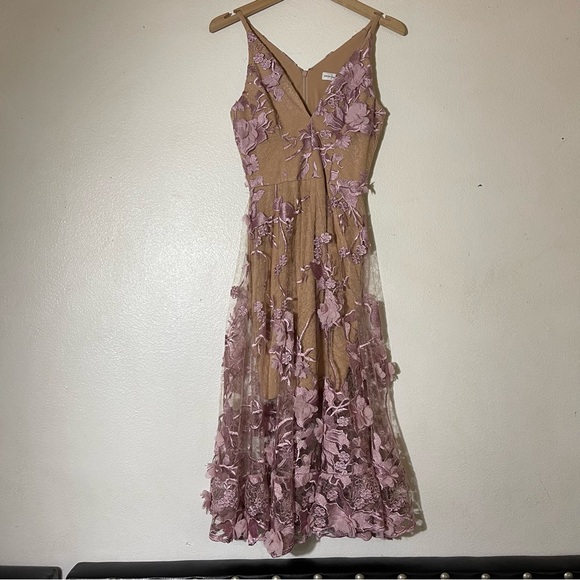Dress the Population lilac/nude Floral Midi Dress - Picture 2 of 11
